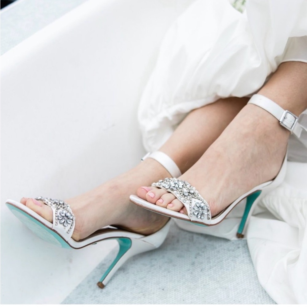 Betsey Johnson Gina silver embellished high heel Shoes sz 9.5 wedding/prom